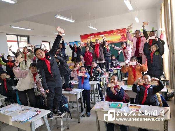 学生为华理写下新年祝福 (2).jpg 学生为华理写下新年祝福 (2).jpg