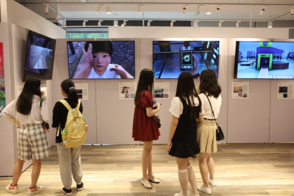 用数字技术弘扬红色文化——第六届“汇创青春”上海大学生文化创意作品展示开幕