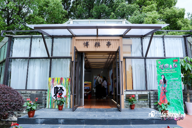晓辉二胡艺术新风尚文创展主题沙龙在中医大启动 在美中陶冶校园文化