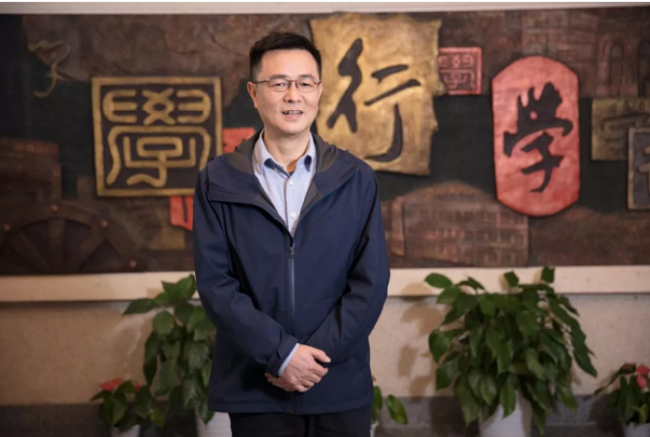 毕业季 ｜市西中学校长董君武：今天，你还能悦纳“平庸”的自己吗？