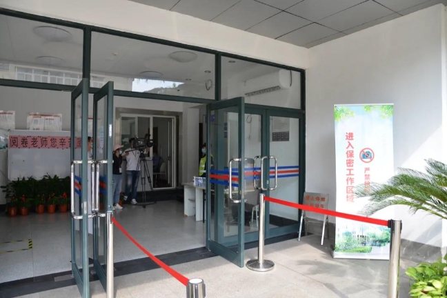 确保高考评卷公平科学！考生家长代表直击评卷现场