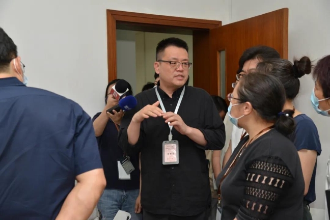 确保高考评卷公平科学！考生家长代表直击评卷现场