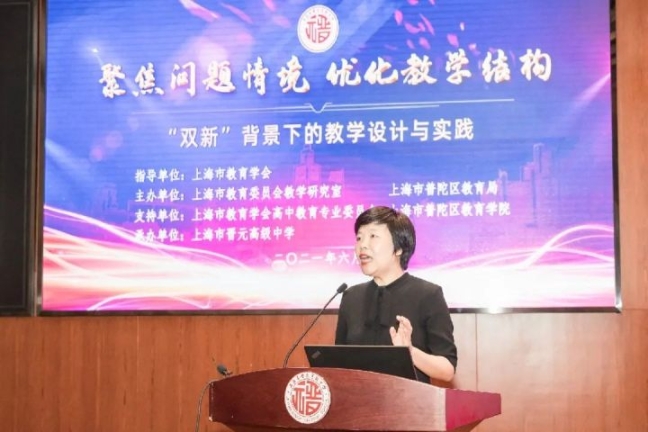 在晋元高中，这对夫妻共同站上讲台，一起上了一节课