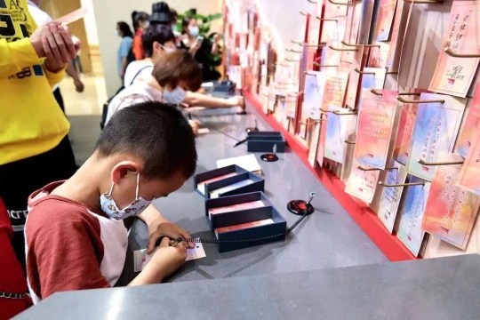 梦想骑行团、刚踏上社会的90后、大学辅导员 在中共一大会址纪念馆新馆 小记者听到了他们的故事