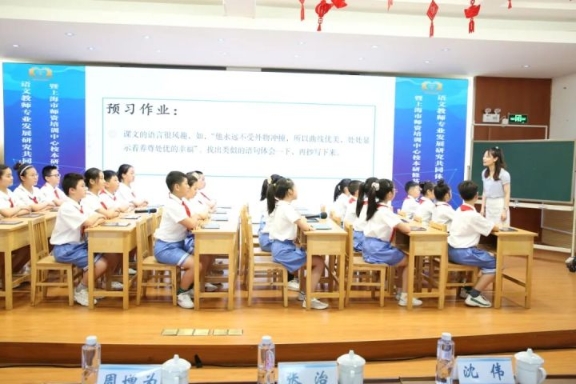 丰子恺的漫画语言、人生智慧如何让孩子理解？上海、江苏老师同上一节语文课