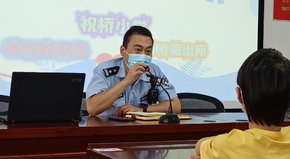 浦东公安民警授课讲述安全防范知识  浦东公安 图