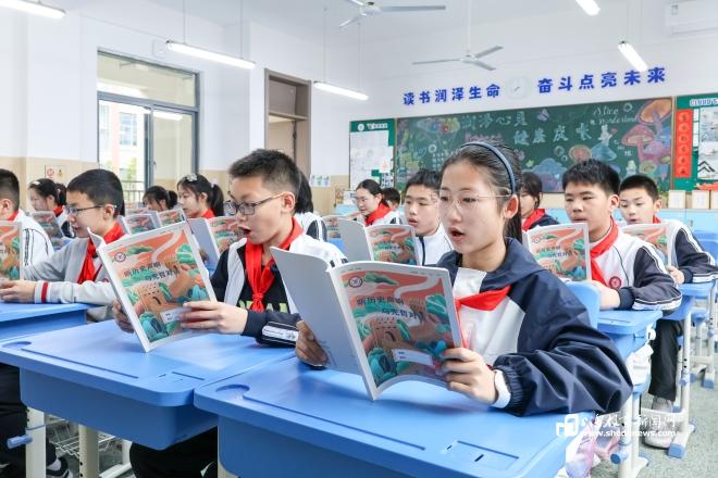 《【摩杰代理平台注册】《上外云间2022年读书情况蓝皮书》发布 人均阅读文字145.4万字》