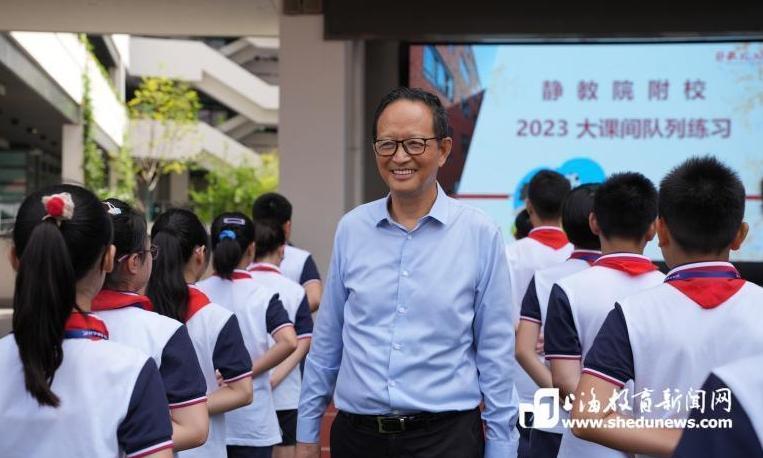 “减负增效”构建绿色教育生态，“最美教师”张人利锐意打造后“茶馆式”教学